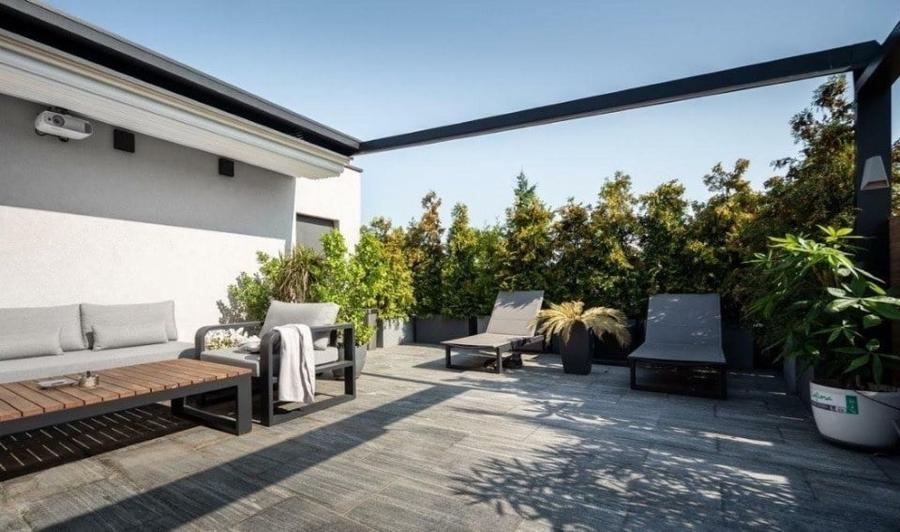 Casă cu 12 camere cu Teren 360 Mp în Domenii