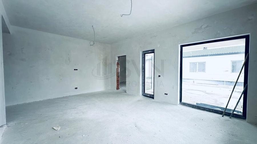 REV2004628 Vila cu pompa de caldura sipanouri solare - 3