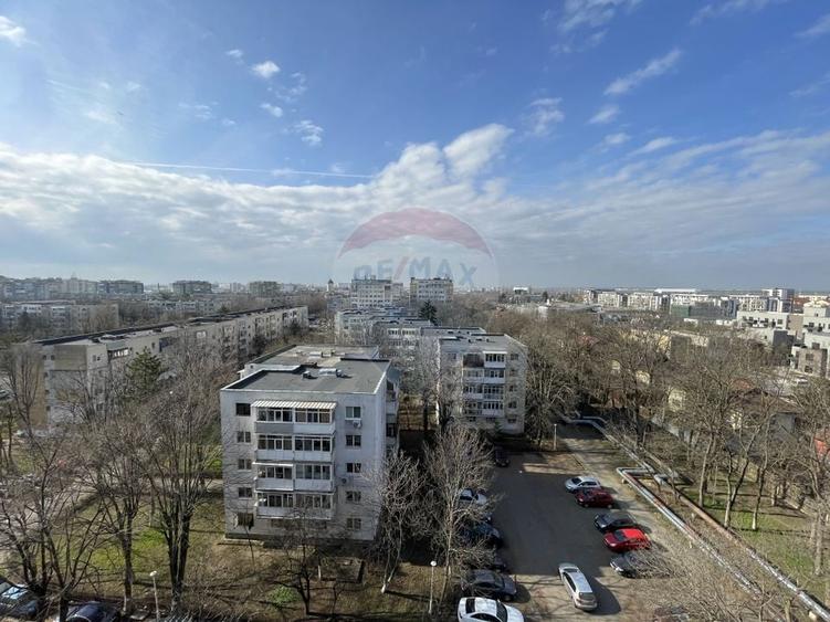 Apartament cu 3 camere semidecomandat în Nord