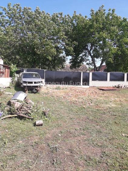 Casa batrineasca cu teren de vinzare