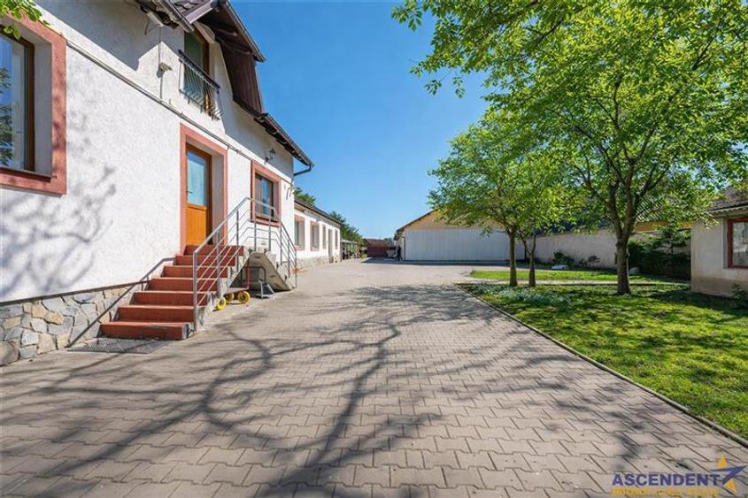 Sediu firma/ rezidential, pe domeniu de 2.240 mp teren,Central, Halchiu, Brasov - 1