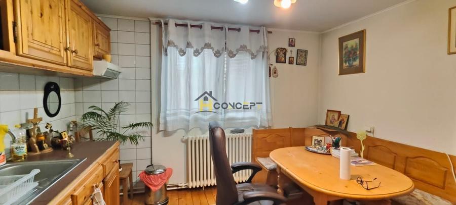 Casă individuală cu 7 camere cu Canalizare în Central