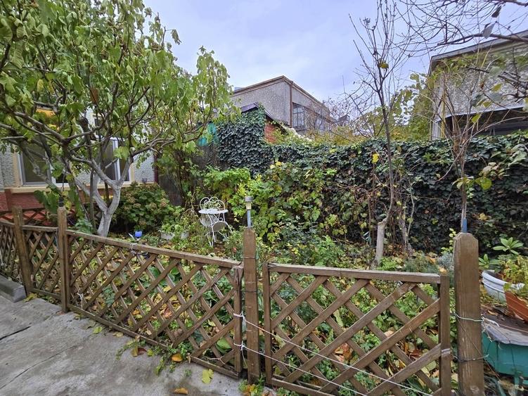 Casă cu 2 camere cu Teren 150 Mp în Moșilor