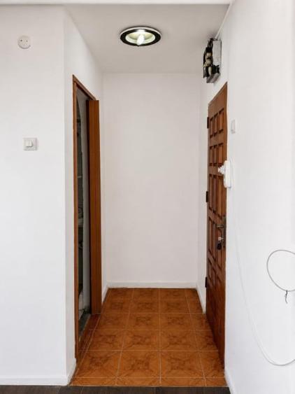 Garsoniera 18 mp cu centrala proprie, langa Pia?a Sudul - 2