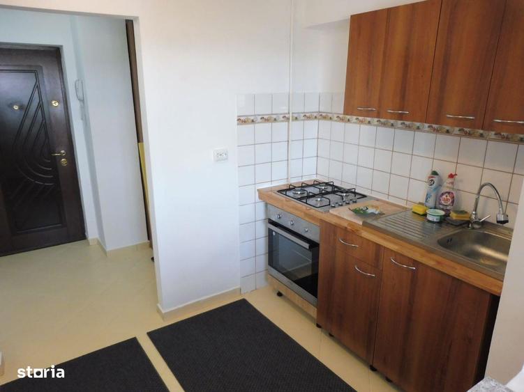 Apartament cu 2 camere decomandat, mobilat în Romană