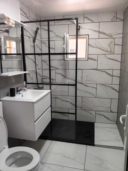 Barlad.Apartament cu 2 camere de inchiriat. Zona Belin confectii. Proaspat renovat si mobilat. Are aer conditionat. Etaj 2 din 4. - 1