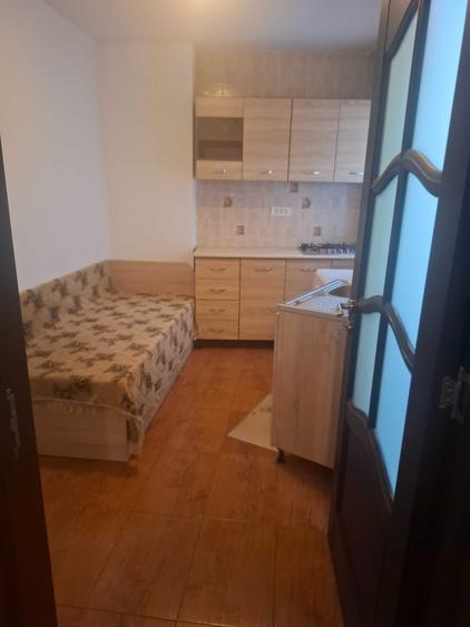 Garsonieră decomandată în Basarab