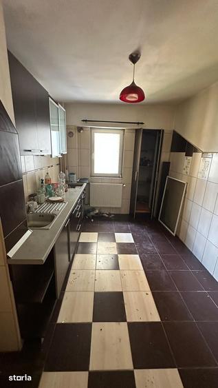 Apartament cu 4 camere semidecomandat în Colentina