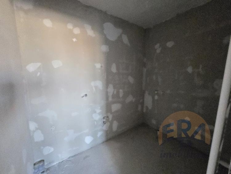 Apartament cu 4 camere decomandat în Salca