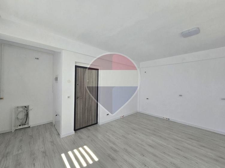 Apartament cu 2 camere semidecomandat în Chinteni