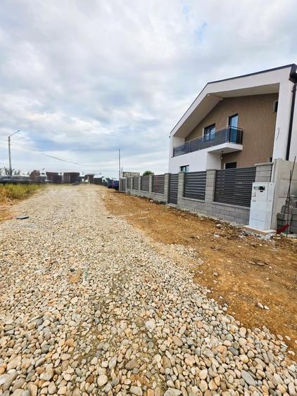 Casă individuală cu 5 camere cu Teren 330 Mp în Berceni