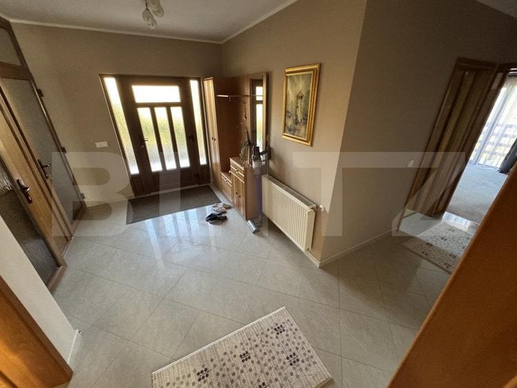 Casă individuală cu 6 camere cu Canalizare în Cetate