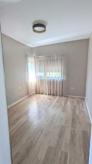 Duplex cu 4 camere cu Canalizare în Aradului