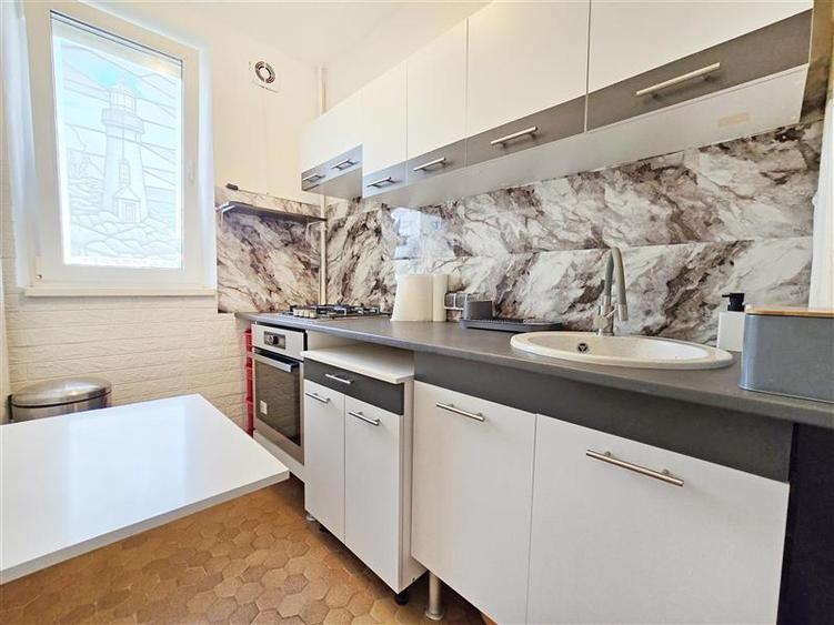 Apartament cu 4 camere semidecomandat, mobilat în Drumul Taberei