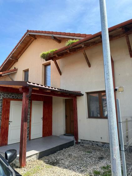 Casă cu 3 camere cu Teren 168 Mp în Sânpetru