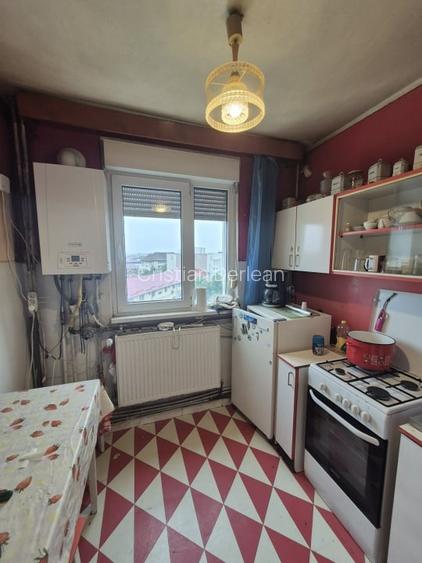 Spitalul Judetean - Apartament decomandat cu 2 camere, etaj intermediar Spitalul Judetean - Apartament decomandat cu 2 camere, etaj intermediar
