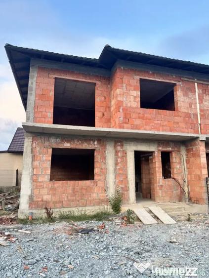 Casă cu 4 camere cu Teren 750 Mp în Central