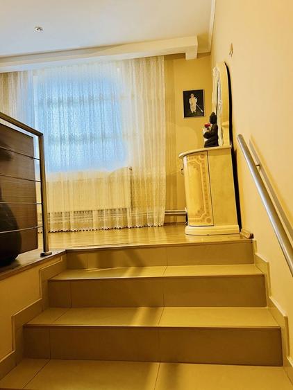 Casa de vanzare si de inchiriat - 8