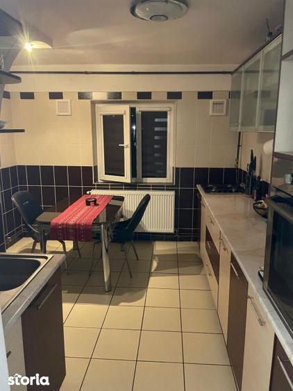 Apartament 3 Camere Decomandat, 80 mp, Etaj 2 - Zona Clubul Sportiv, T - 4