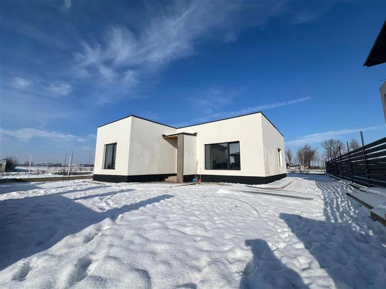 Casa 3 camere-2 bai-10 min de STV - 2