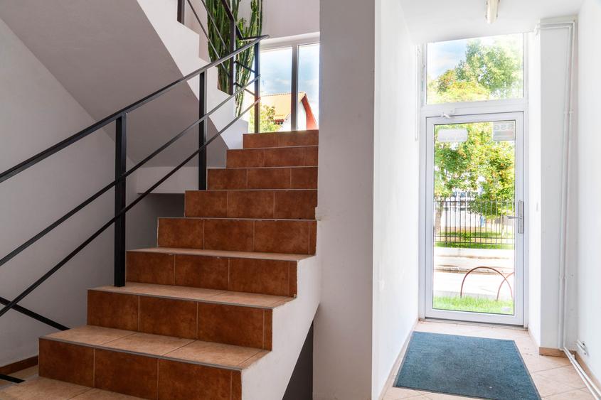 Spatiu pretabil birou de inchiriat - 7