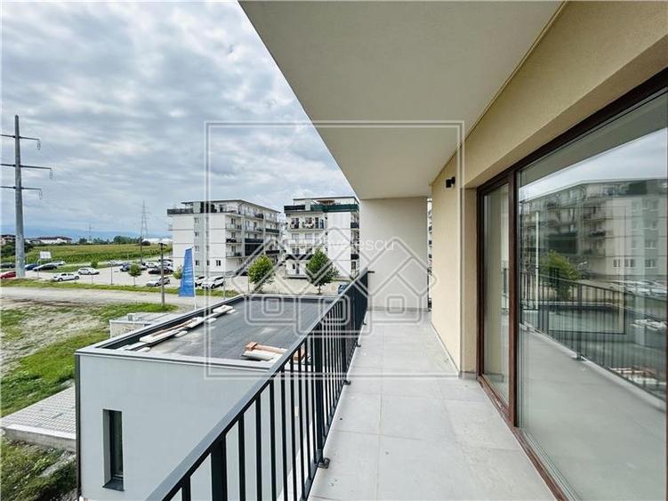 Apartament 2 camere, balcon mare, bloc nou, zona buna
