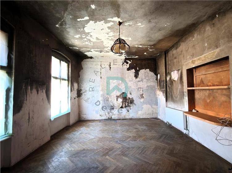 Apartament cu 4 camere semidecomandat în Schei