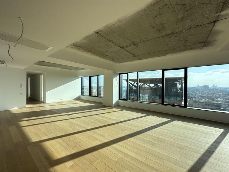 Apartament cu 5 camere decomandat în Floreasca