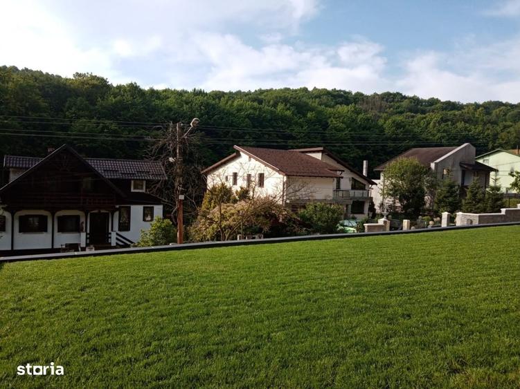 Casă cu 4 camere în Bascov
