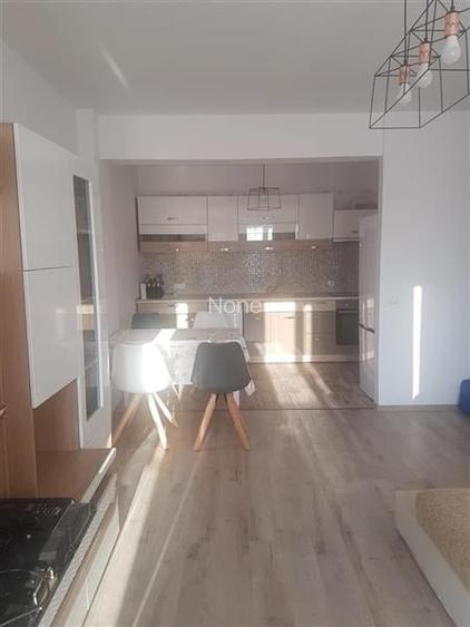 Apartament cu 2 camere semidecomandat, mobilat în Iris