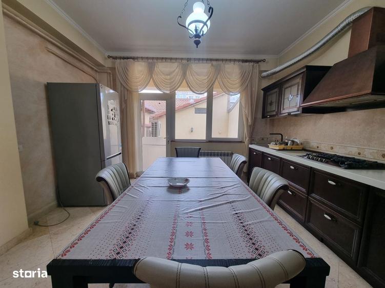 Vila generoasa de inchiriat intr o zona principala a orasului - 15