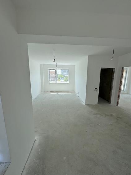 Apartament cu 2 camere decomandat în 1 Mai