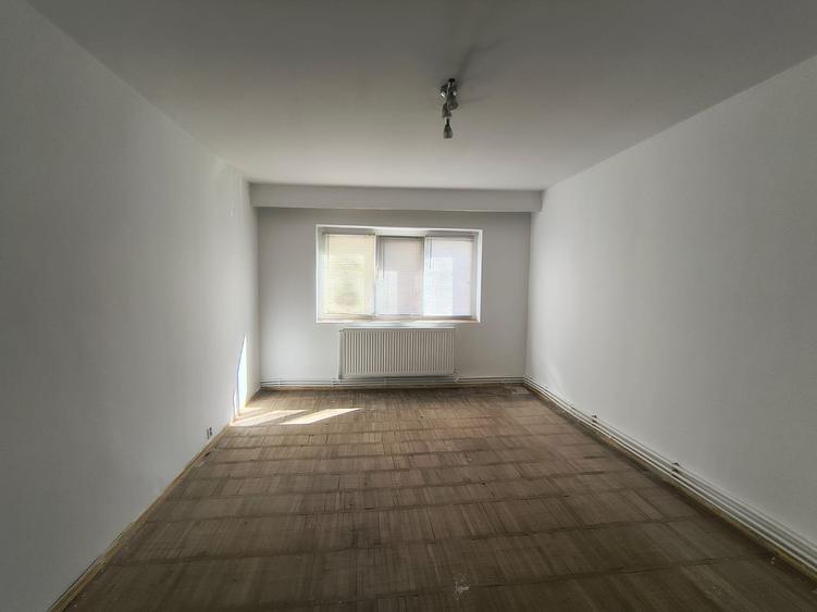 POARTA 6 APARTAMENT CU 3 CAMERE  LIBER GAZE 68 MP PRET 112000 EURO - 1