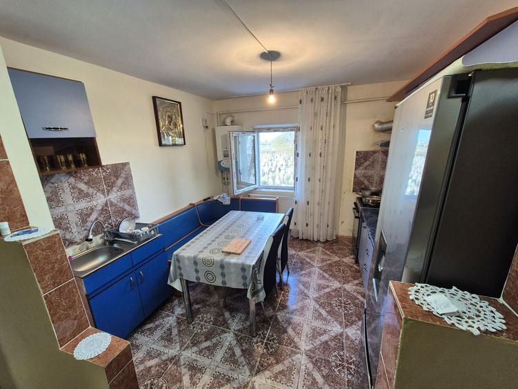 Apartament 3 camere , etaj 2 - 5