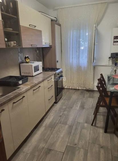 Vand apartament 3camere et 2 zona Casa de Pensii,str Bucegi