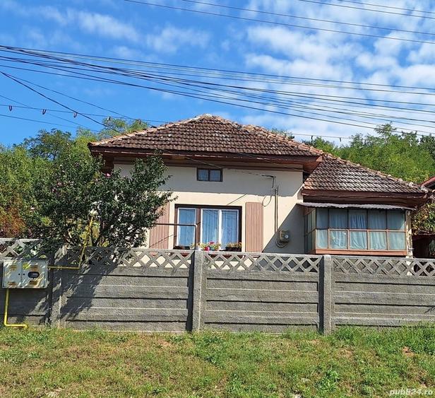 Casă cu 3 camere cu Teren 900 Mp în Hunedoara