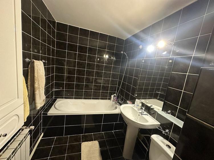 Vand apartament 3 camere decomandat - 2