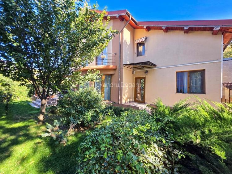 Vila de vanzare P+E cu 4 dormitoare - zona Inel 2 - spatioasa si eleganta.