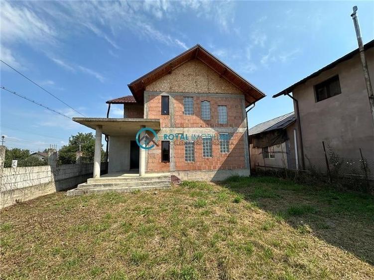 Casă individuală cu 4 camere cu Teren 600 Mp în Iordăcheanu