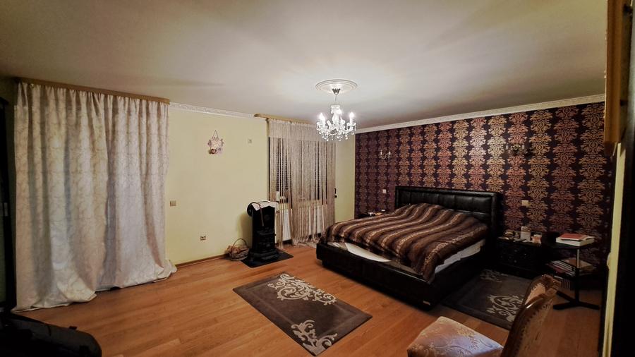 VILA INDIVIDUALA SUPERBA - CU TEREN GENEROS - AMPLASAMENT IDEAL - 40