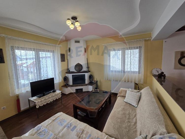 CASA SPATIOASA SI PRIMITOARE IN CENTRUL ORASULUI  AVRIG JUD,  SIBIU - 22