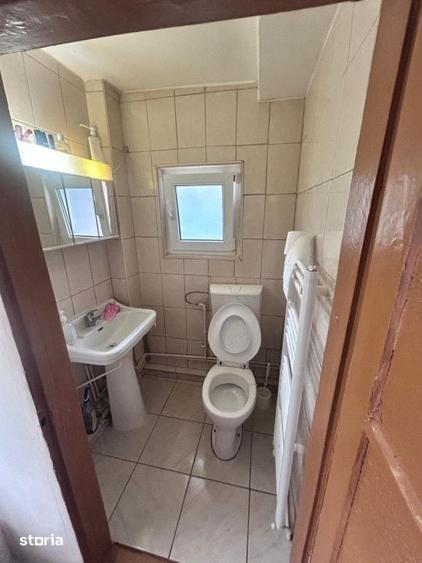 Vanzare- Casa spatioasa cu doua etaje, doua garaje si un foisor. - 13