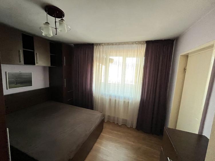 Vand apartament - 3 camere - decomandat - 2