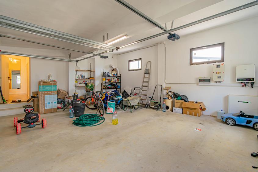 Vila complet mobilata si utilata, panouri, acumulatori, impecabila - 49