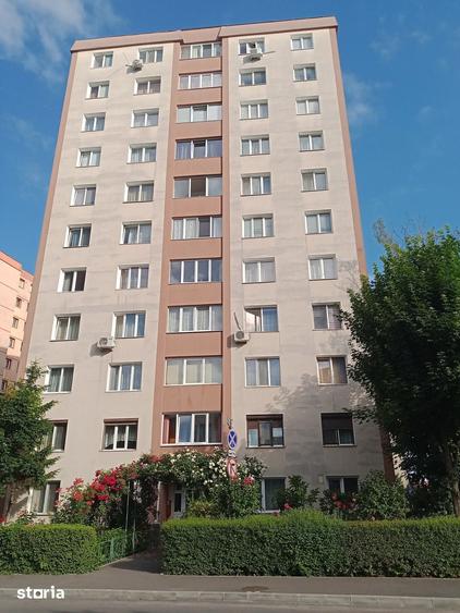 Apartament cu 3 camere semidecomandat în Griviței