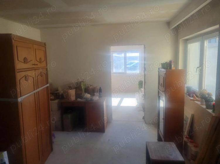 Casa individuala, compusa din 2 apartamente distincte: - 2