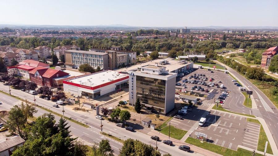 Cladire cu functiuni mixte - 1