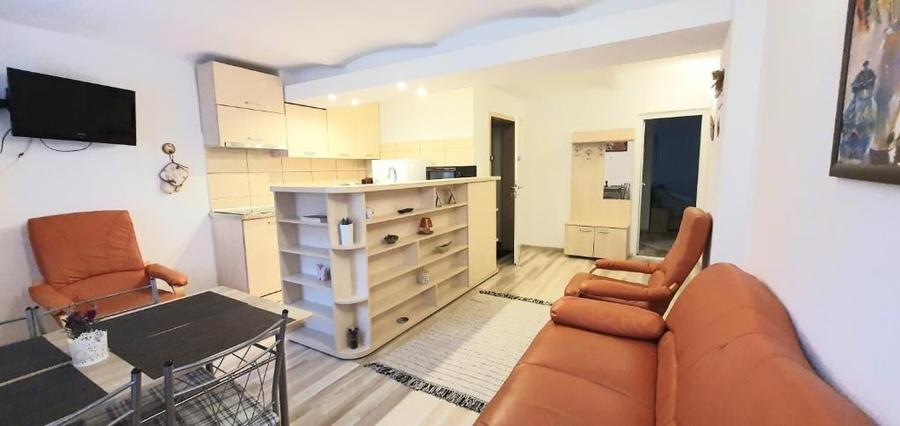 Apartament cu 5 camere semidecomandat în Centrul Istoric
