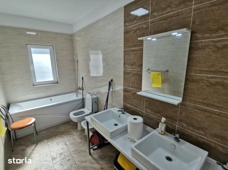 Casă cu 4 camere cu Teren 600 Mp în Central