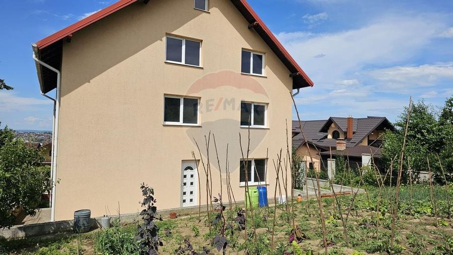 Casă / Vilă cu 12 camere-Sfântu Ilie Vechi, Suceava - 44